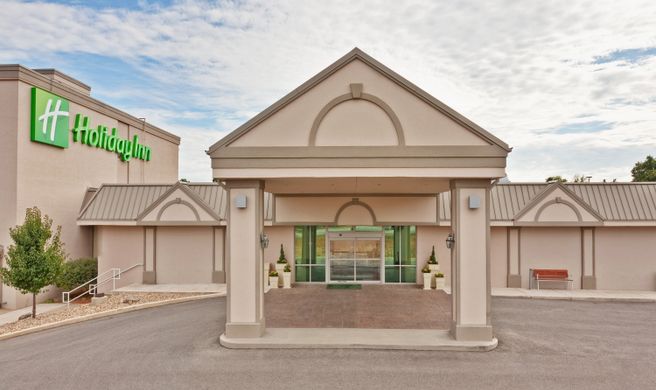 Holiday Inn Bloomington Exterior