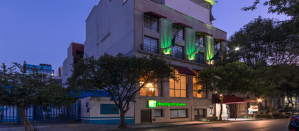 Holiday Inn Hotel & Suites Exterior