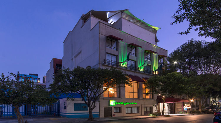 Holiday Inn Hotel & Suites Exterior