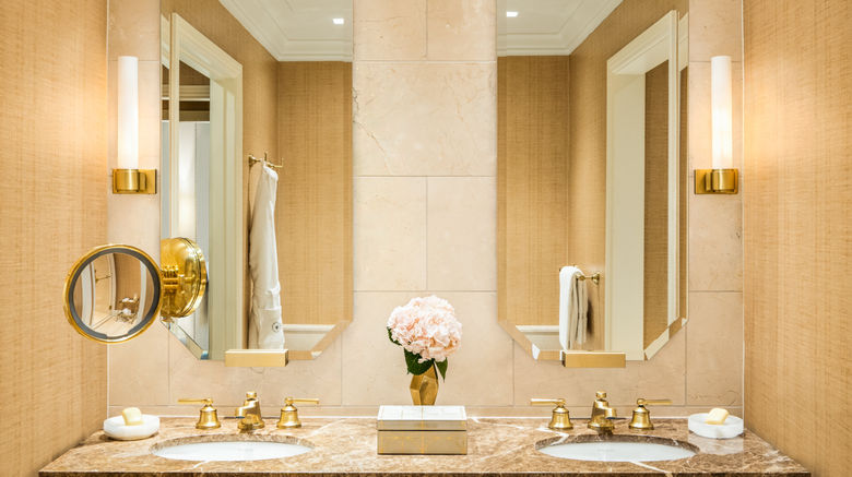 <b>Rosewood Mansion on Turtle Creek Room</b>. Images powered by <a href="https://www.leonardoworldwide.com/" title="Leonardo Worldwide" target="_blank">Leonardo</a>.