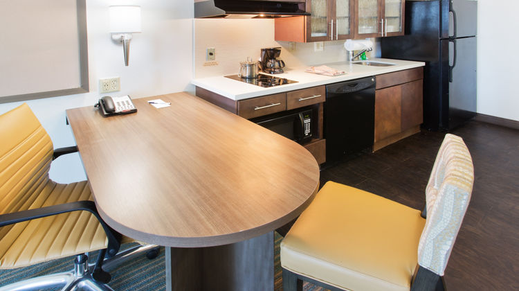 Candlewood Suites Flour Bluff Room