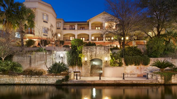 Hotel Indigo San Antonio Riverwalk Exterior