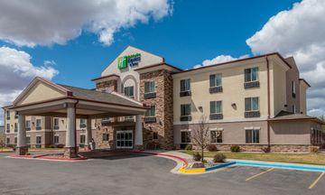 Holiday Inn Express Hotel & Suites
