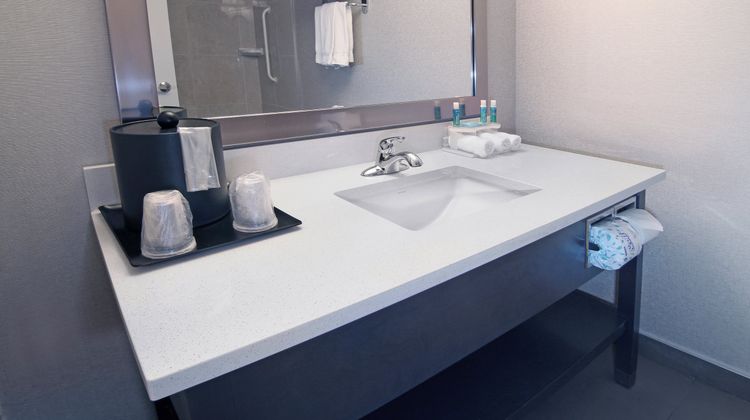 Holiday Inn Express & Suites Calgary Room