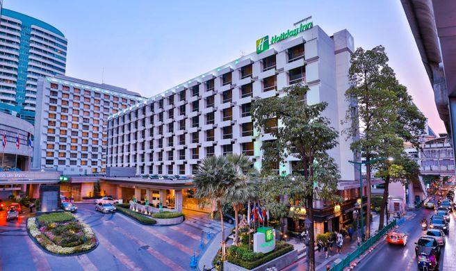 Holiday Inn Bangkok Exterior