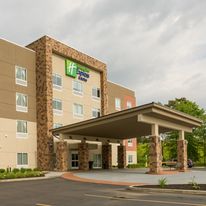 Holiday Inn Express & Suites Jamestown