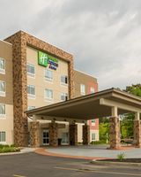 Holiday Inn Express & Suites Jamestown