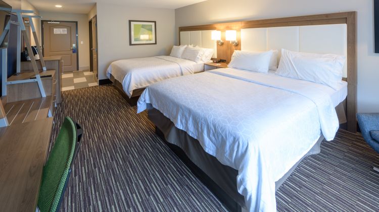 Holiday Inn Express & Suites Jamestown Room