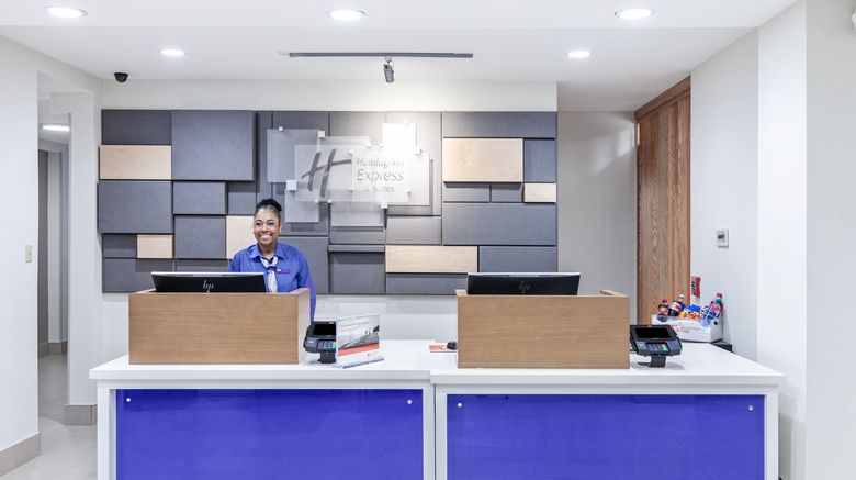 <b>Holiday Inn Express & Suites Baton Rouge Lobby</b>. Images powered by <a href="https://www.leonardoworldwide.com/" title="Leonardo Worldwide" target="_blank">Leonardo</a>.