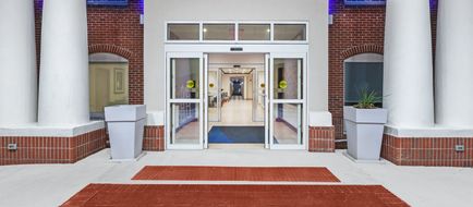 Holiday Inn Express & Suites Baton Rouge Exterior