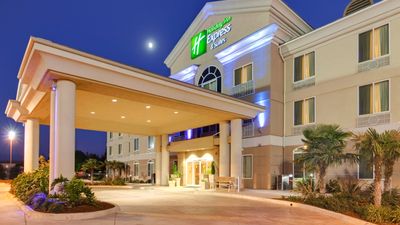 Holiday Inn Express Hotel & Suites