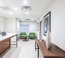 Holiday Inn Express & Suites Baton Rouge Lobby
