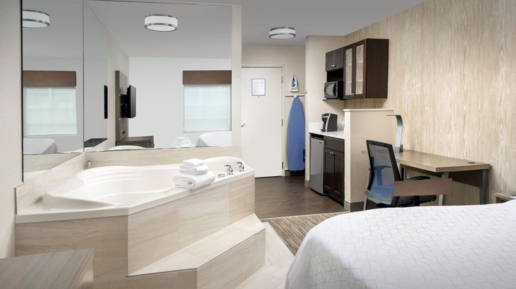 Holiday Inn Express Hotel & Suites Suite