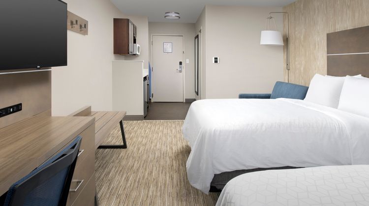 Holiday Inn Express Hotel & Suites Suite