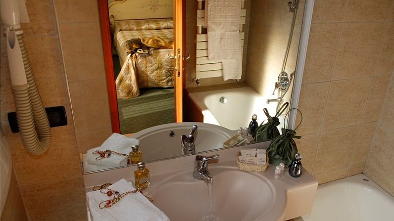 <b>Hotel Gorizia a la Valigia Room</b>. Images powered by <a href="https://www.leonardoworldwide.com/" title="Leonardo Worldwide" target="_blank">Leonardo</a>.