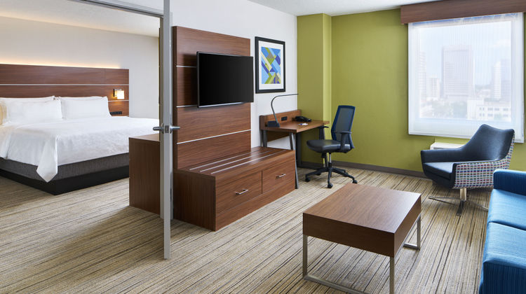 Holiday Inn Express Downtown Suite