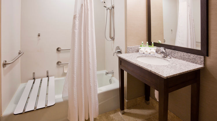 Holiday Inn Express Hotel & Stes Willmar Room