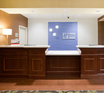 Holiday Inn Express Hotel & Stes Willmar Lobby