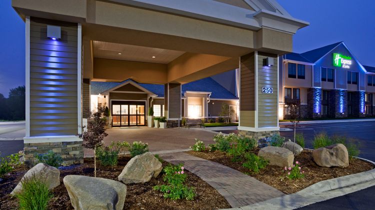Holiday Inn Express Hotel & Stes Willmar Exterior