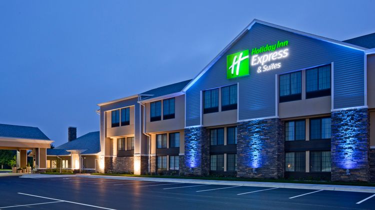 Holiday Inn Express Hotel & Stes Willmar Exterior
