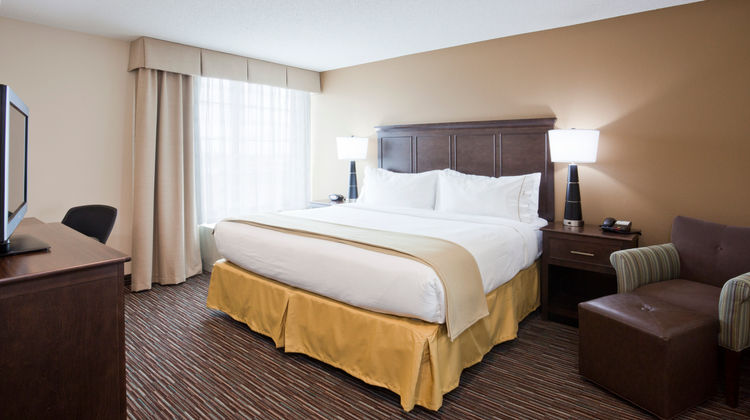 Holiday Inn Express Hotel & Stes Willmar Suite