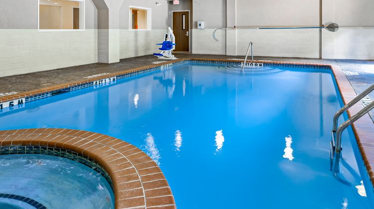 Holiday Inn Express Hotel & Suites N Pool