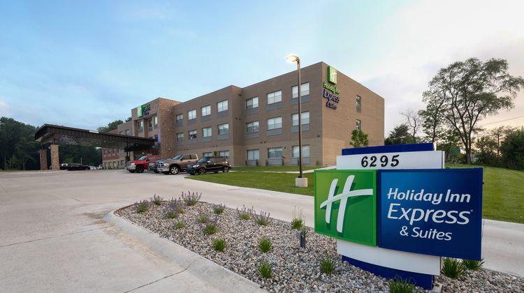 Holiday Inn Express & Suites Portage Exterior