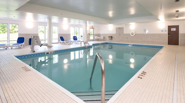 Holiday Inn Express & Suites Portage Pool