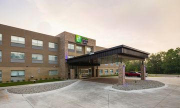 Holiday Inn Express & Suites Portage