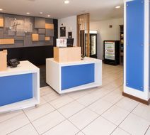 Holiday Inn Express & Suites Portage Lobby