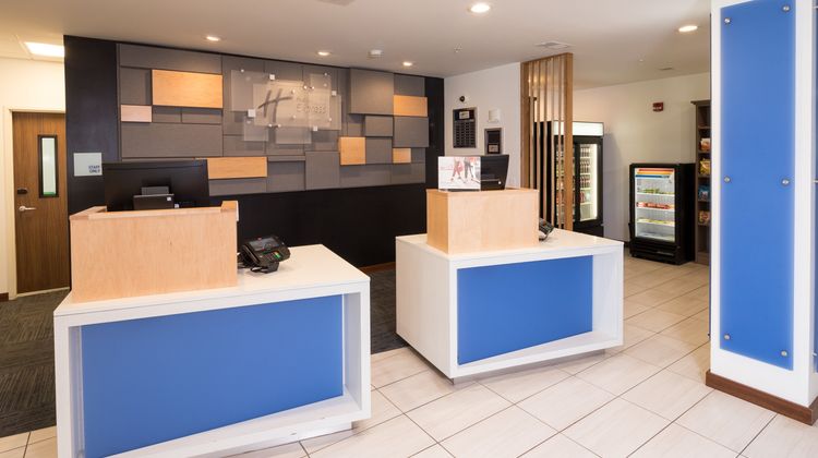 Holiday Inn Express & Suites Portage Lobby