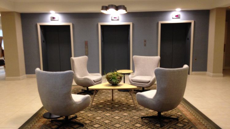 Holiday Inn & Stes Pittsfield-Berkshire Lobby