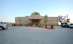 Holiday Inn Express & Suites Gonzales