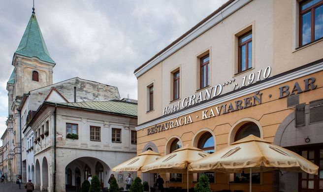 Hotel Grand Exterior