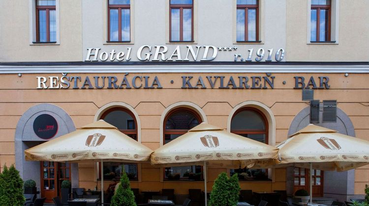 Hotel Grand Exterior