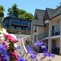 Colonial Lodge Motel