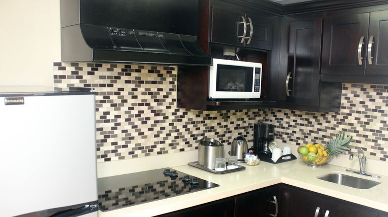 <b>Courtleigh Hotel & Suites Suite</b>. Images powered by <a href="https://www.leonardoworldwide.com/" title="Leonardo Worldwide" target="_blank">Leonardo</a>.