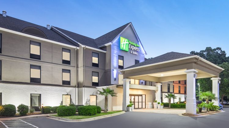 Holiday Inn Express & Suites Greenville Exterior