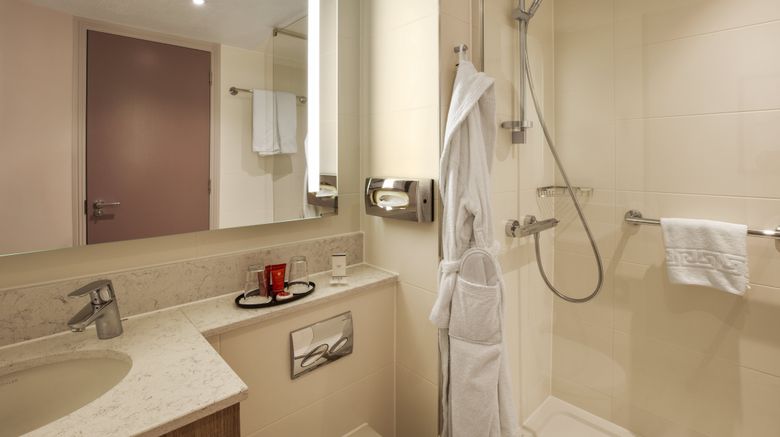 <b>Leonardo London Heathrow Airport Room</b>. Images powered by <a href="https://leonardo.com/" title="Leonardo Worldwide" target="_blank">Leonardo</a>.