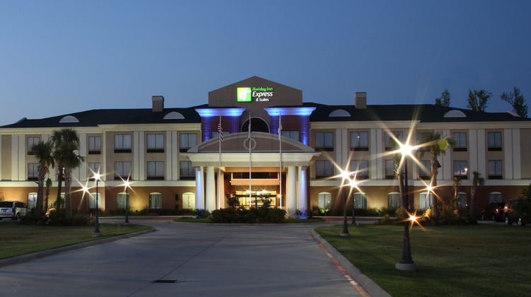 Holiday Inn Express Hotel & Suites Exterior