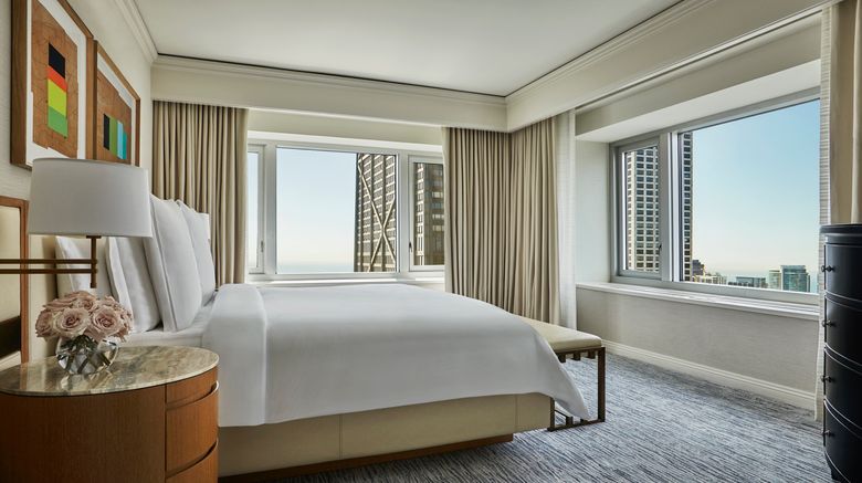 <b>Four Seasons Hotel Chicago Suite</b>. Images powered by <a href="https://www.leonardoworldwide.com/" title="Leonardo Worldwide" target="_blank">Leonardo</a>.