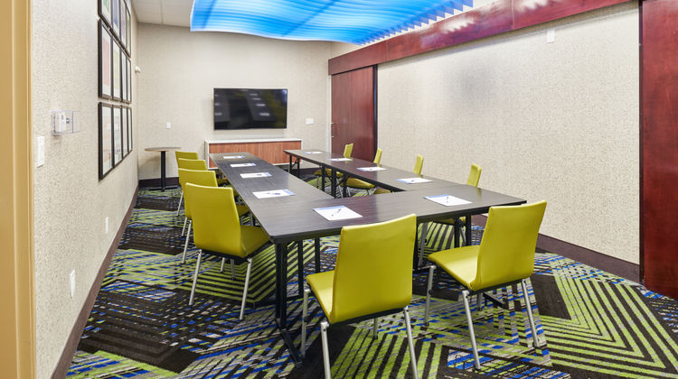 Holiday Inn Express & Suites Loop 375 Meeting