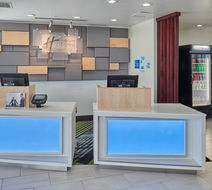Holiday Inn Express & Suites Loop 375 Lobby