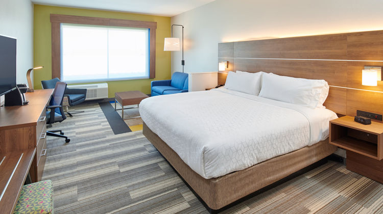 Holiday Inn Express & Suites Loop 375 Suite