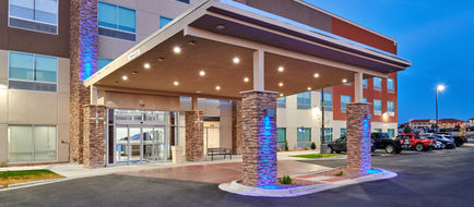 Holiday Inn Express & Suites Loop 375 Exterior