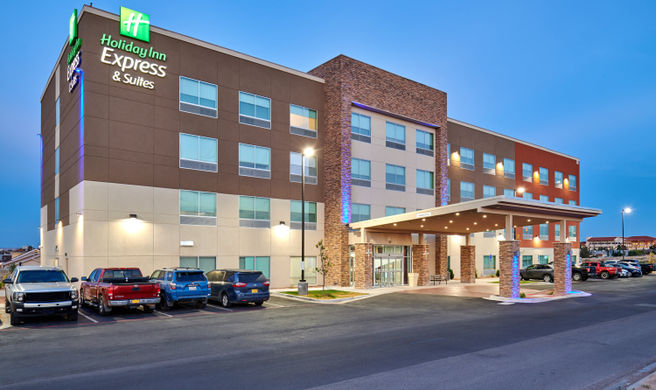 Holiday Inn Express & Suites Loop 375 Exterior