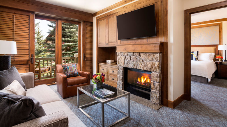 <b>Four Seasons Resort Jackson Hole Room</b>. Images powered by <a href="https://leonardo.com/" title="Leonardo Worldwide" target="_blank">Leonardo</a>.