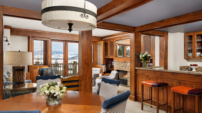 <b>Four Seasons Resort Jackson Hole Room</b>. Images powered by <a href="https://leonardo.com/" title="Leonardo Worldwide" target="_blank">Leonardo</a>.