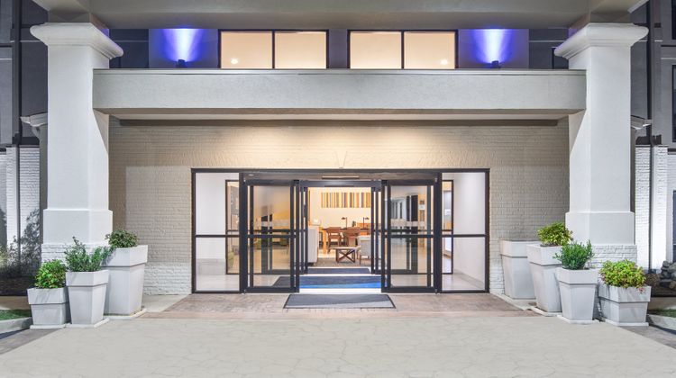 Holiday Inn Express & Suites Greenville Exterior