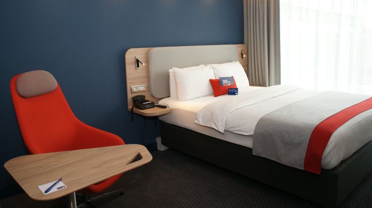 Holiday Inn Express Zurich Airport Room